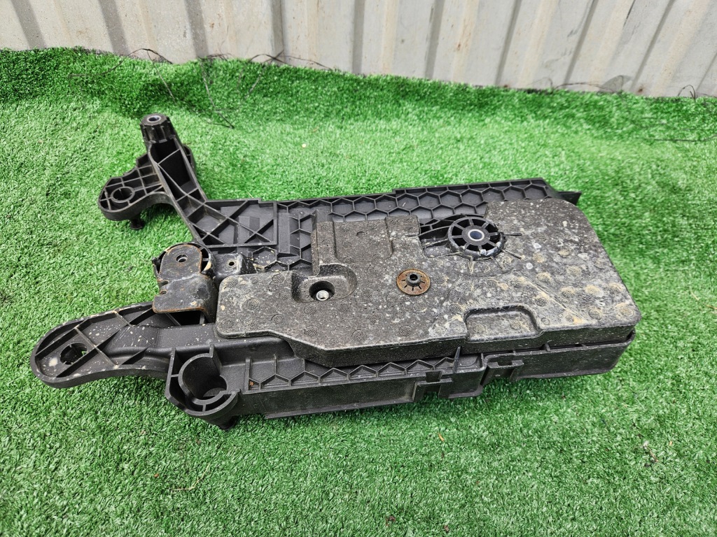 Основание аккумулятора seat leon 3 vw golf vii skoda audi Цена