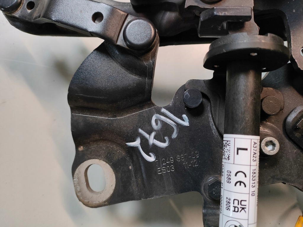 фото №6, Bmw f10 петля патрон капот лівий 7263055 carbonschwarz