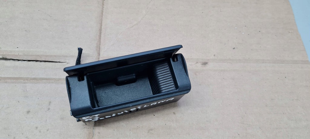 фото №1, Попільничка двері лівий задня audi a6 a7 4g8857405a