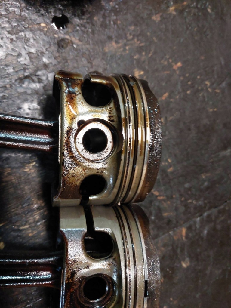 Купити Поршень з шатун bmw 5 e39 520i m52b20tu 206s4