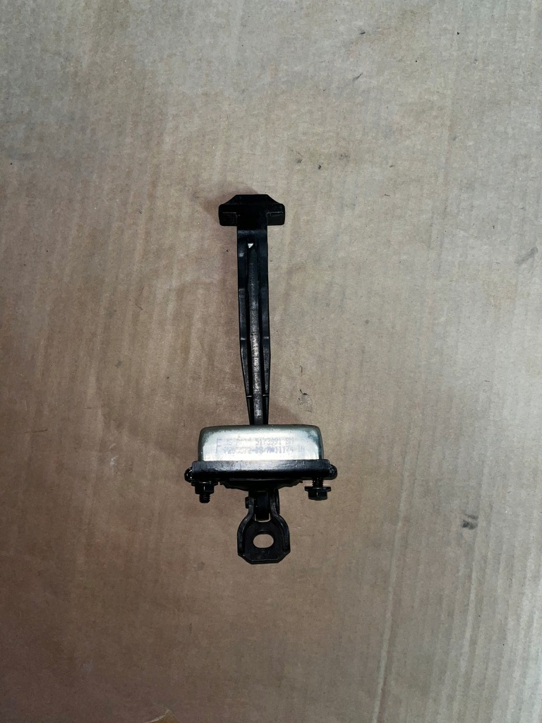 фото №1, Bmw x3 f25 7205572 обмежувач двері передніх