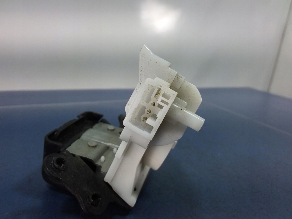 фото №4, Honda civic x замок крышки задняя 4 pin