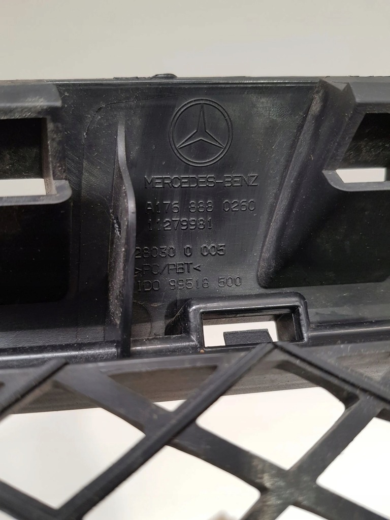 фото №16, Mercedes-benz a w176 2013 решітка вентиляційна pod бампером заднім