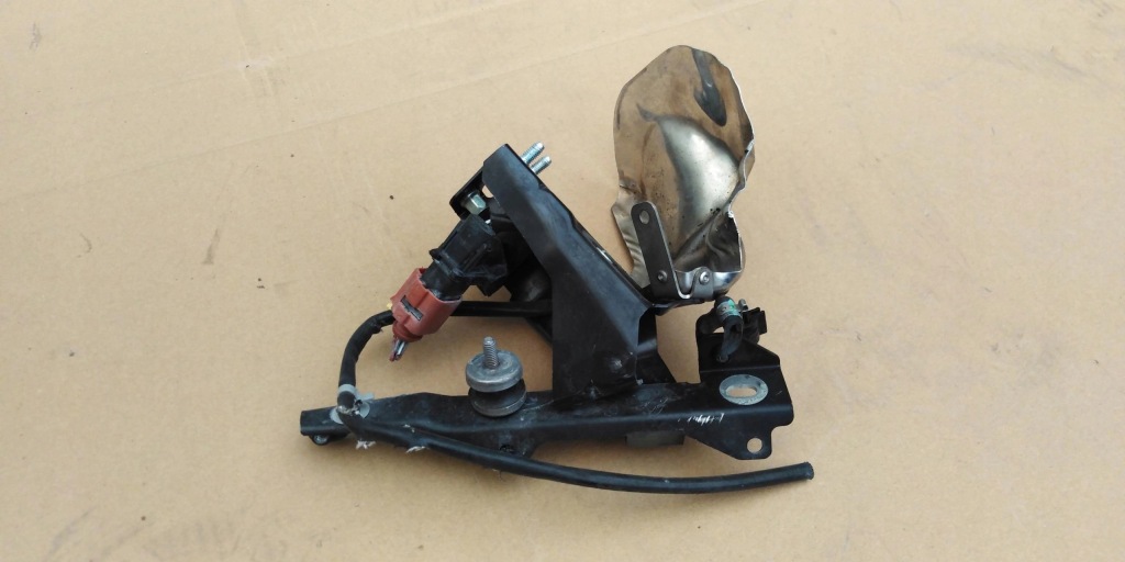 фото №2, Ferrari f8 лист кронштейн кронштейн