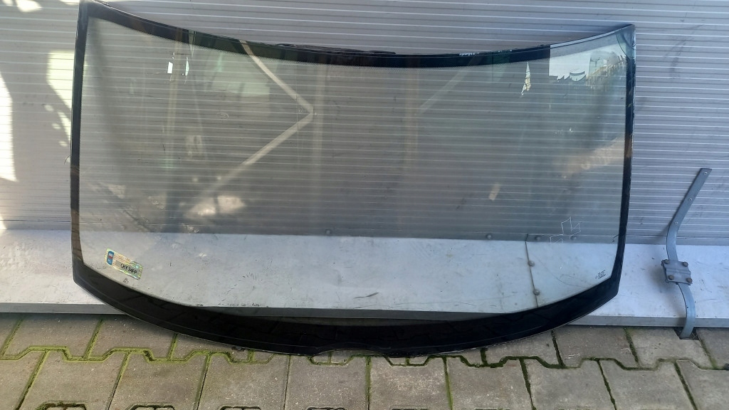 Купити Скло передня mercedes e-klasa w124t 92r