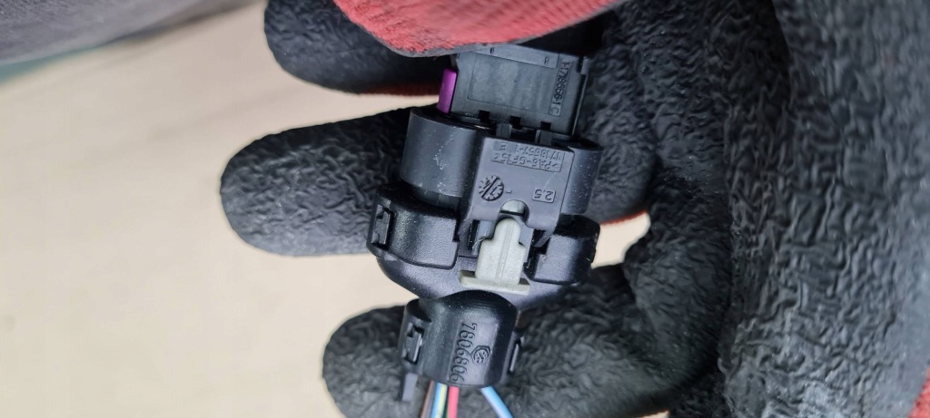 A6 c7 4g рестайлинг  штекер колодка соединитель расходомер 4f0973704 a4 b9 b8 q5 в Украине