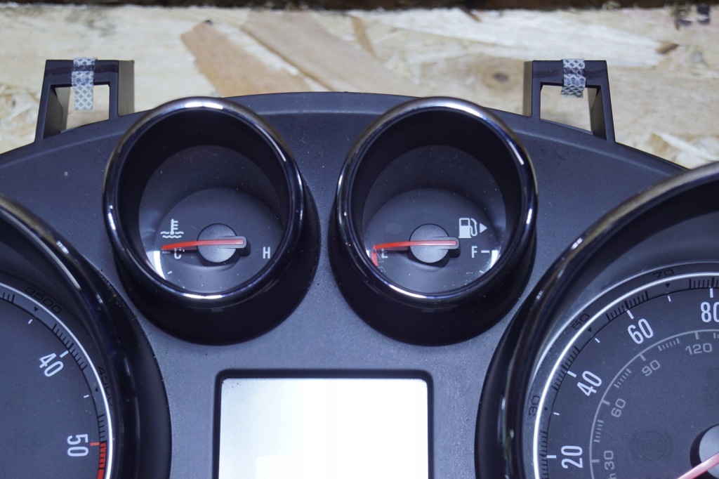 Счетчик приборы opel mokka a 95937529 в Украине