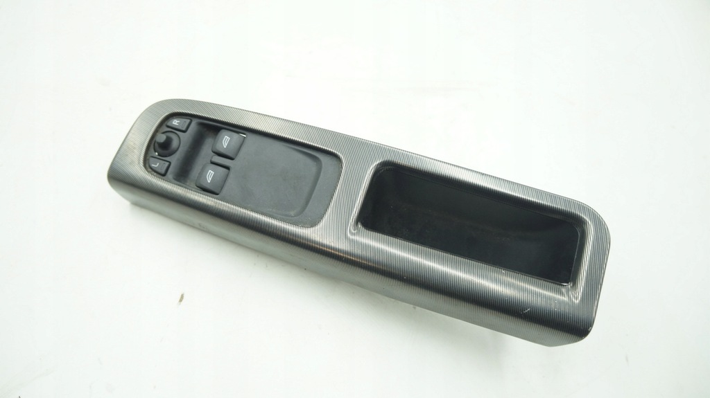 фото №1, Volvo c30 ручка кронштейн двері правий перед r-design