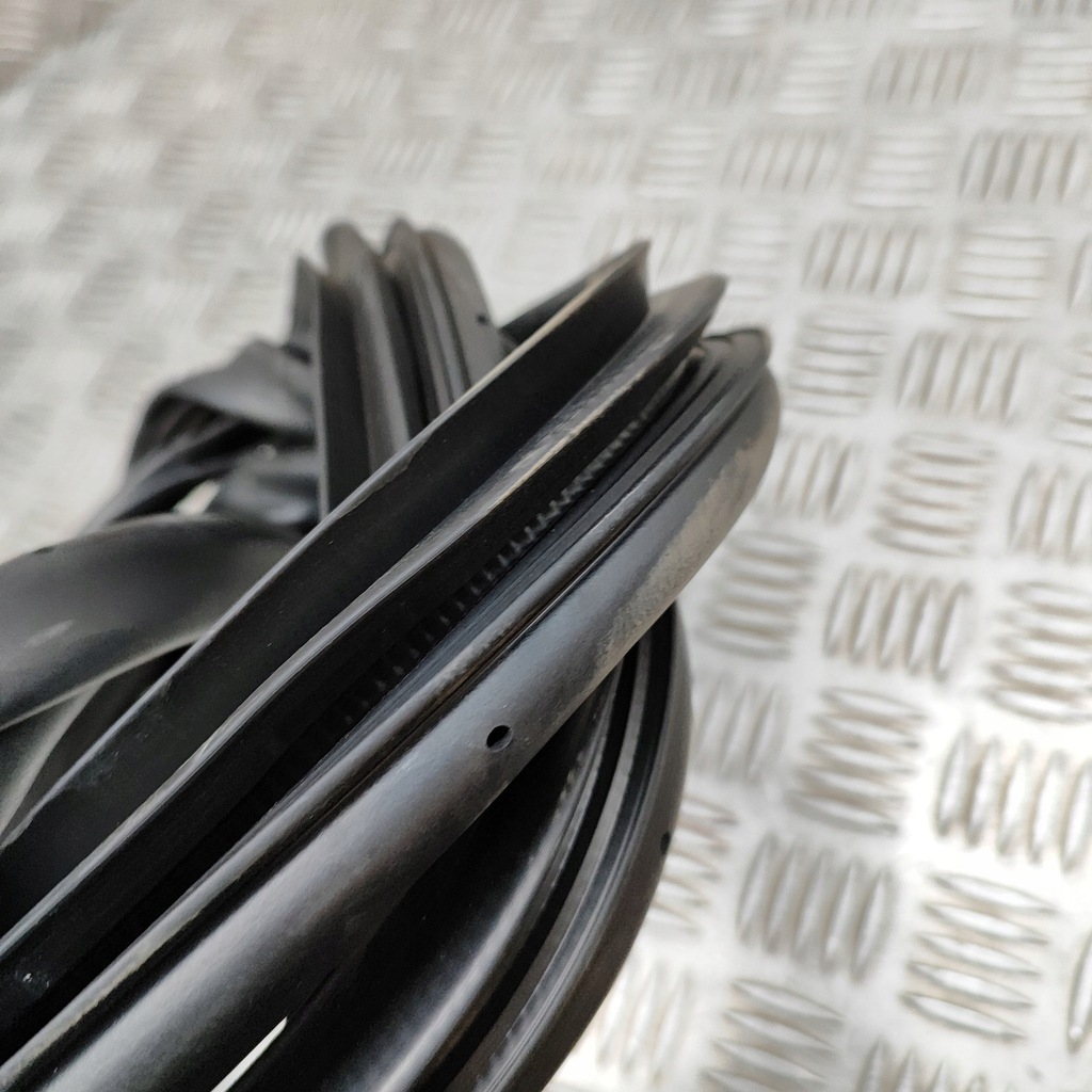 фото №7, Hyundai ioniq 6 2023 левая сторона резиновый прокладка дверь задних