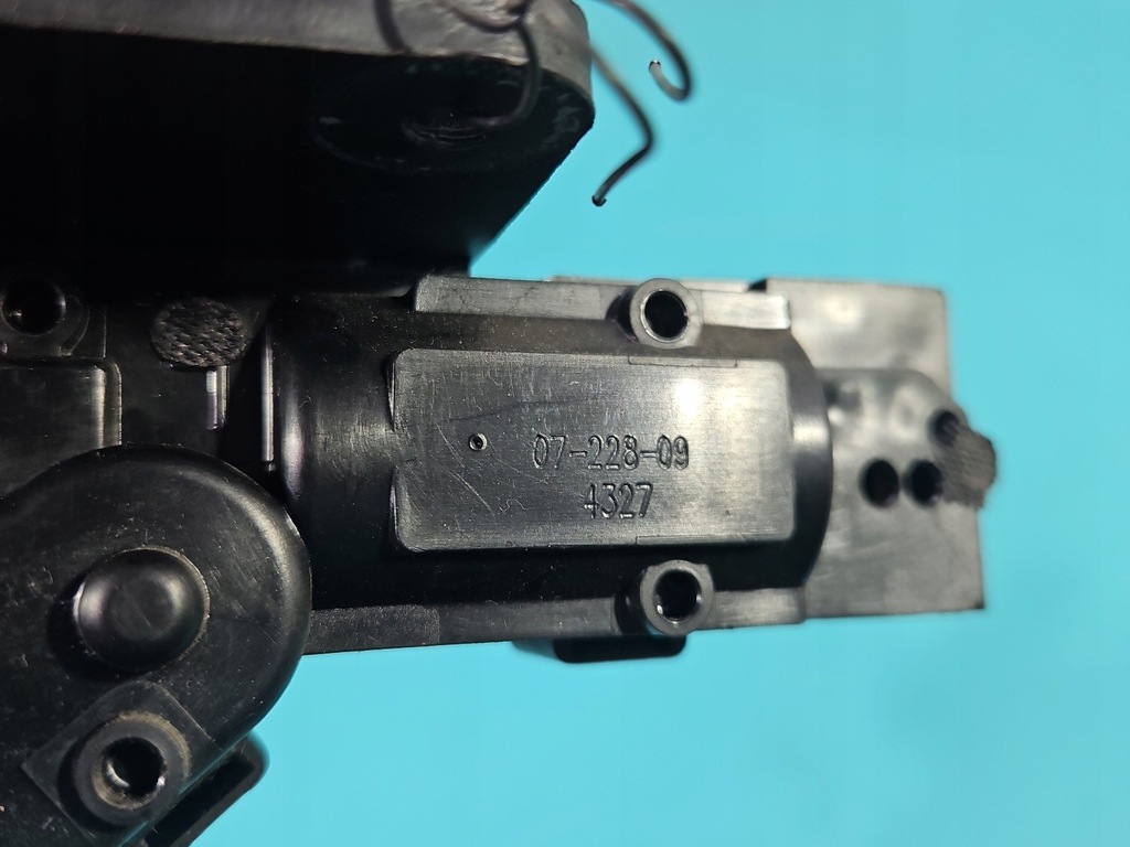 фото №6, Моторчик откидное стекло левый задняя chrysler voyager v 04717607ab