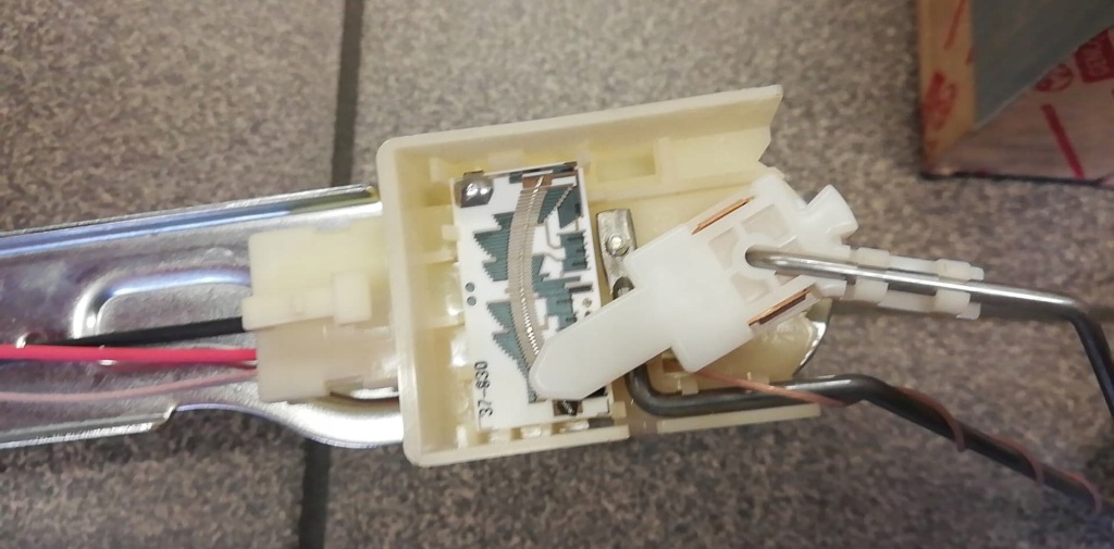 фото №8, Toyota hilux 01-05 датчик пального поплавок новий oryg