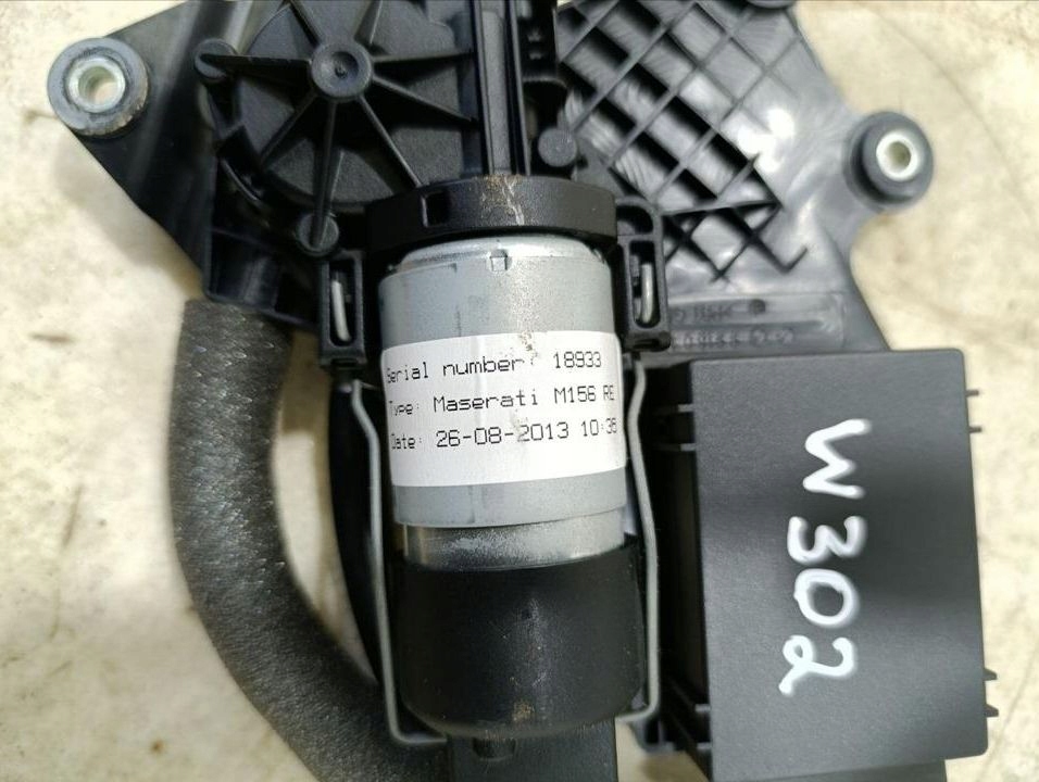 Подъемник задний правой стекло maserati quattroporte vi 18933 бензиновый 390kw Киев