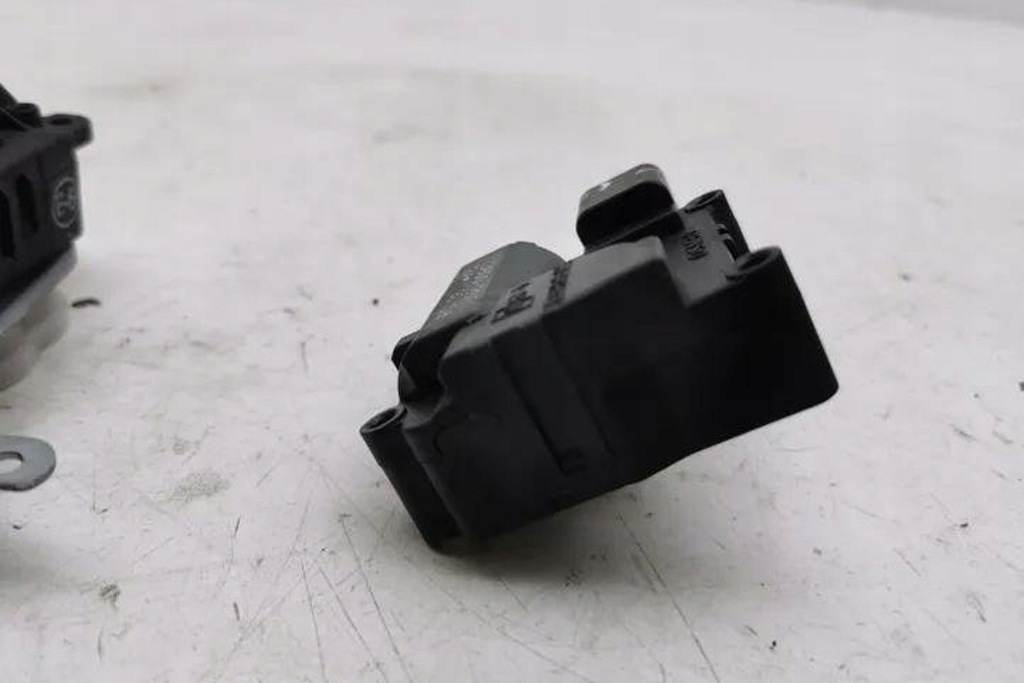 фото №15, Клапаны управляющий отопители toyota corolla verso _e12_ ae0637008610 2.2l