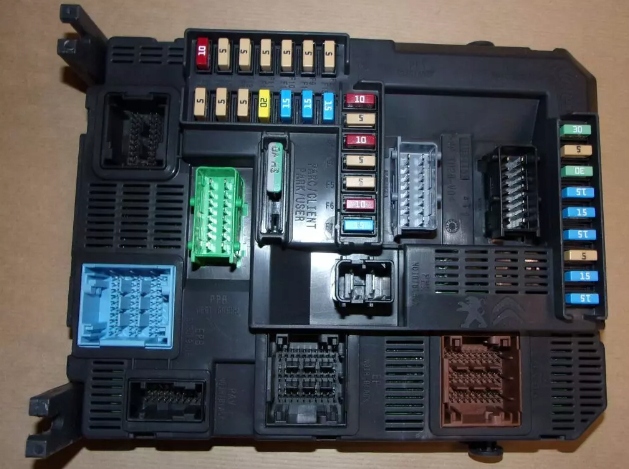 фото №9, Коробка запобіжників c c4 cactus