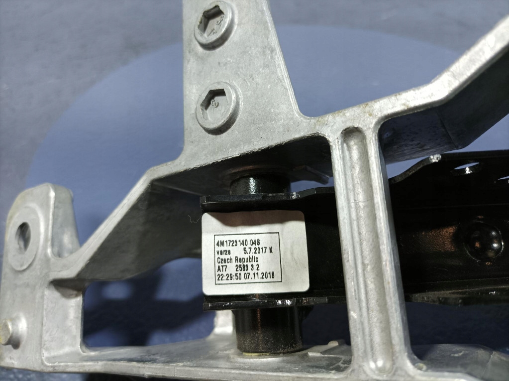 фото №5, Audi a8 d5 педаль тормоза основание автоматическая коробка передач 4n1723117