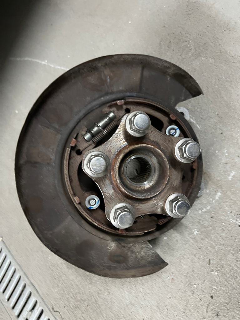 фото №1, Infiniti q50 2.2 cdi zwrotynica ступица задняя задняя