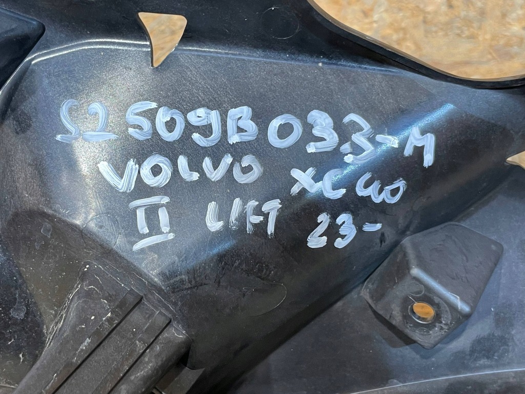 фото №12, Volvo xc40 xc-40 lift 22- напрямна кронштейн кронштейн бампера правий перед