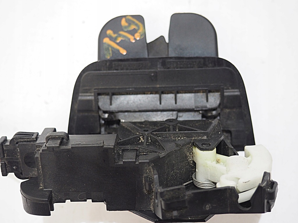 фото №5, Audi a4 b7 kombi замок кришки задня задній багажника 8p4827505c 8e9827520a