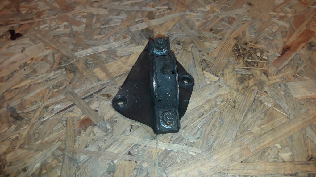 фото №1, Ford mondeo mk iii 1,8 16v 04 опора полуось