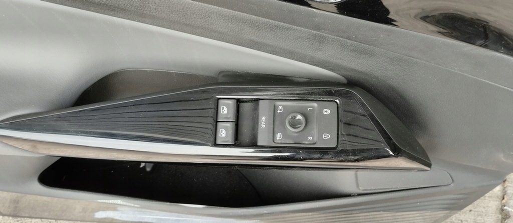 фото №8, Обшивка дверь левый перед volkswagen id.4 vw id4 kompletny