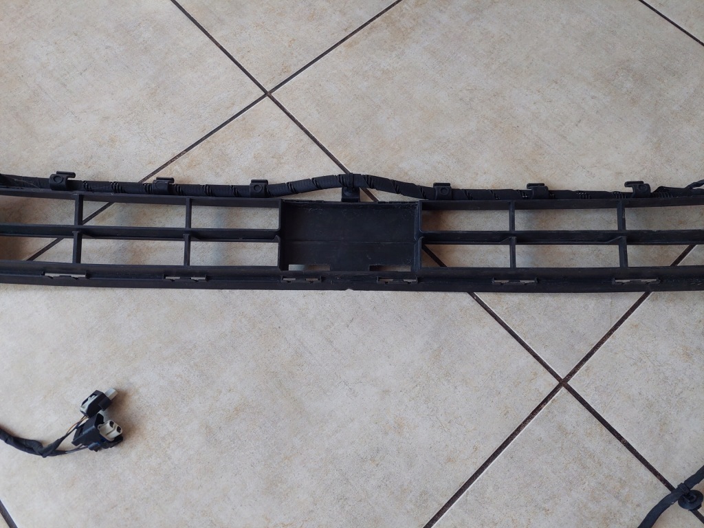 Купить Решётка бампера - средняя - жгут pdc - ford focus mk4