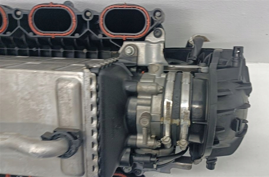 Коллектор впускной  интеркулер mercedes x218 w218 w212 cls 500 4.7 v8 278.922 Доставка