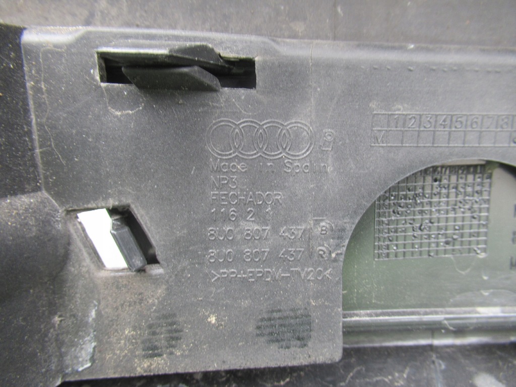 фото №16, Audi q3 i 1 8u 12- бампер решётка радиатора решётка радиатора перед 8u0807438b 8u0807437b