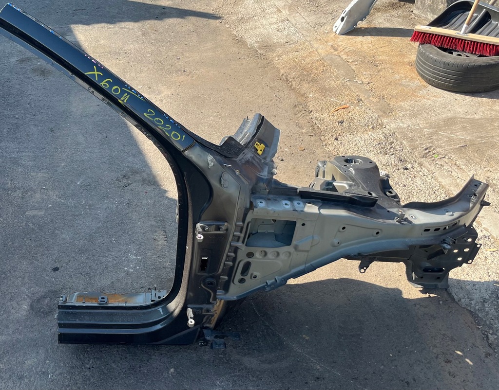 фото №1, Чверть права блок двигуна лонжерон volvo xc60 ii 2018-2023