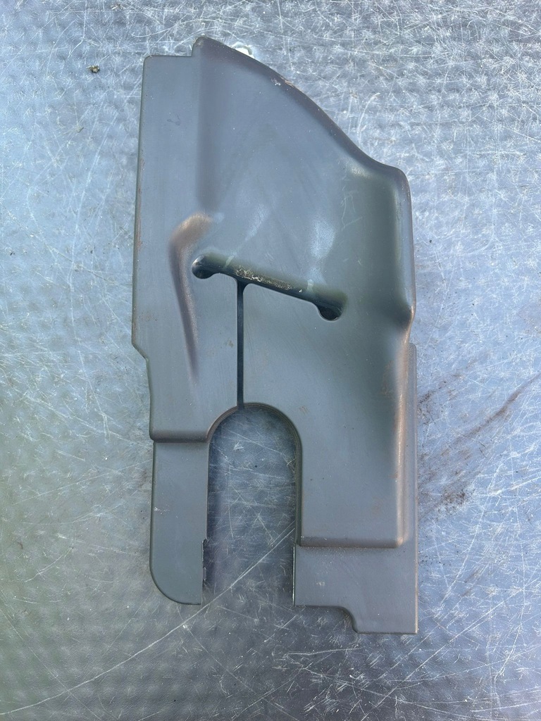 фото №1, Audi a4 b6 cabrio заглушка поперечина задняя 8h0857827