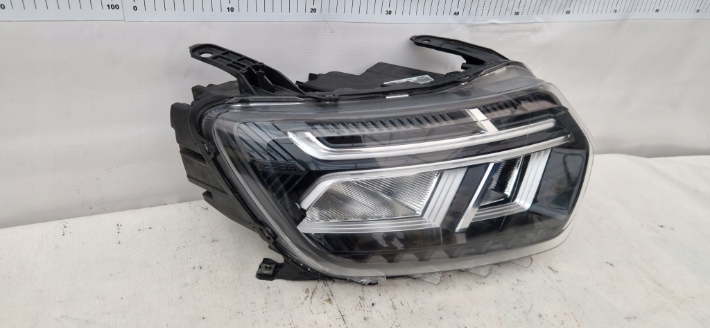 Dacia duster 2 2 рестайлинг  full led фара передняя правый в Украине