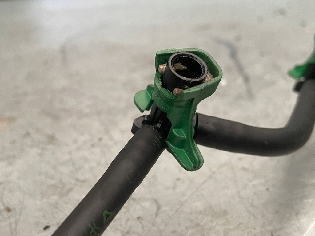 фото №5, Peugeot 3008 i 5008 i 1.6 hdi 2009-2016 шланг топлива сливной