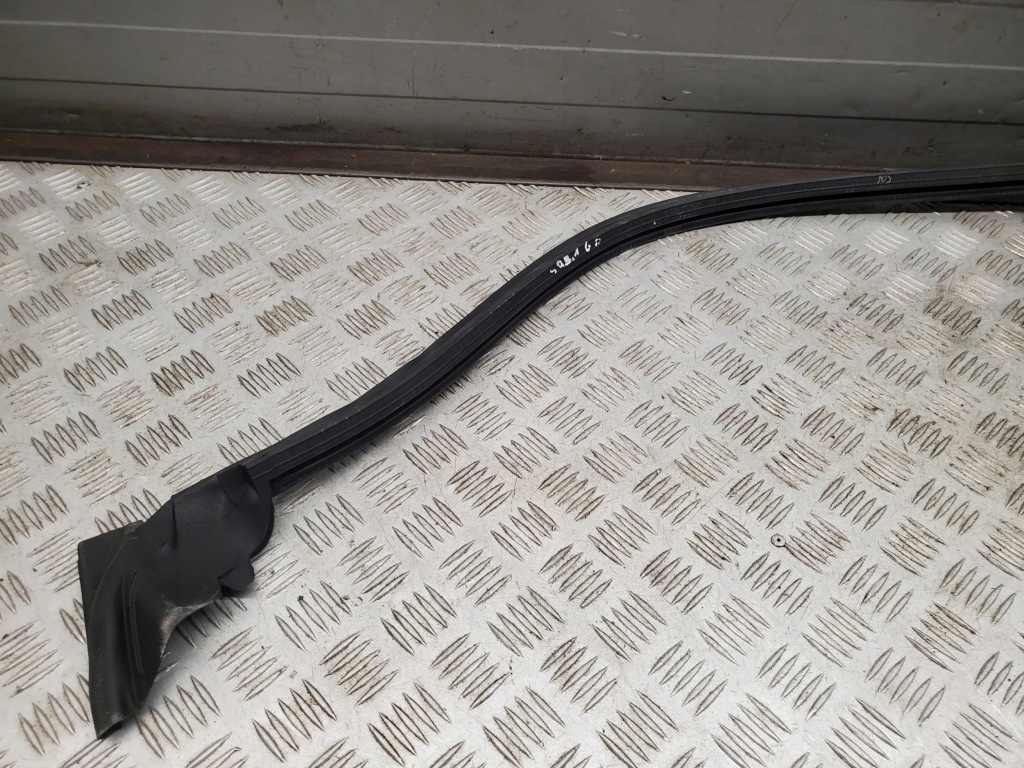 фото №6, Audi q8 2021 задняя сторона правая резиновый прокладка стекло дверь задних