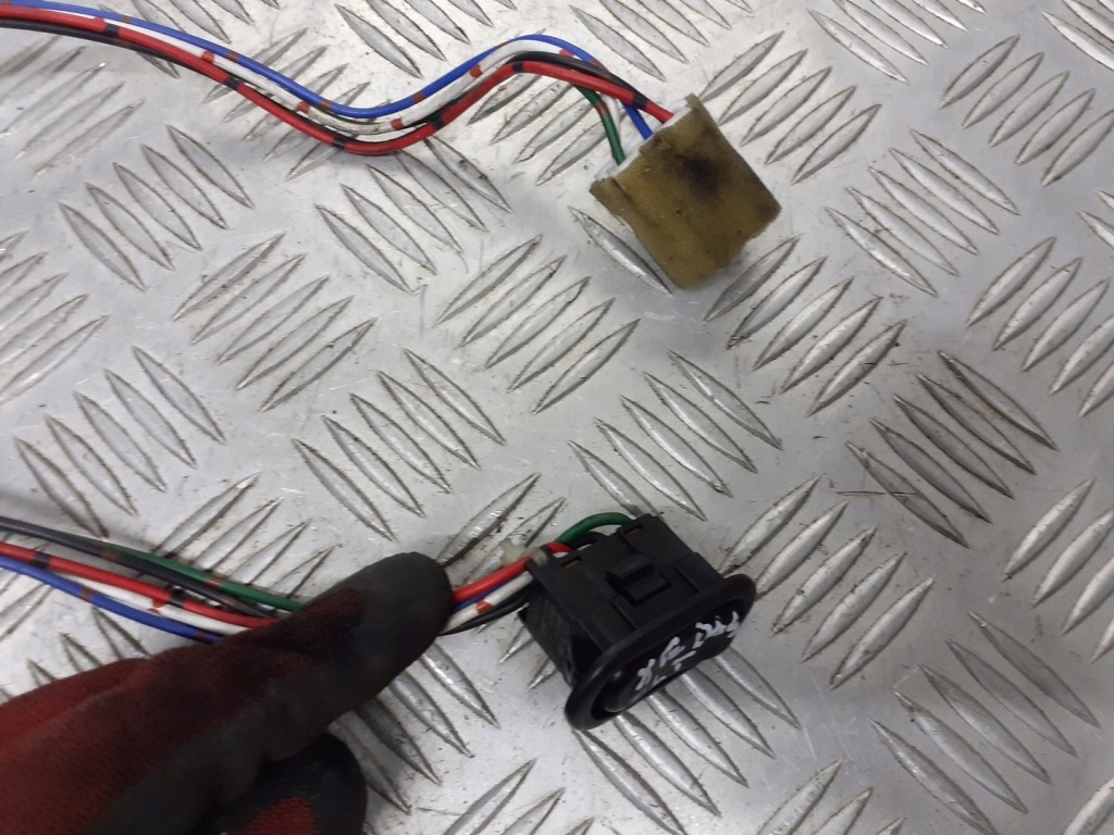 фото №3, Переключатель стекло левый задняя mazda xedos 6