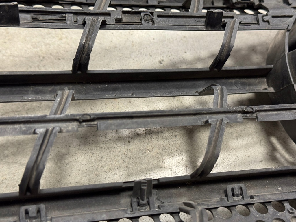 фото №11, Mercedes ml w163 1638800185 оригинальный номер решётка радиатора решётка радиатора бампера передний