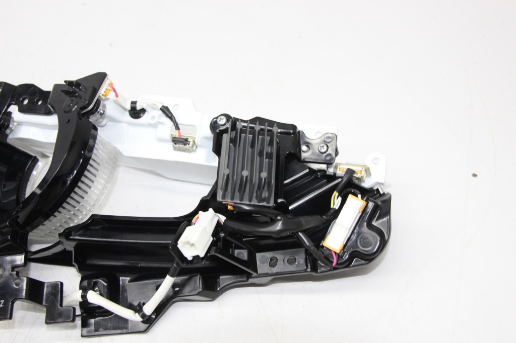 Середина вкладыш фары левый перед led mazda cx30 2019- Киев