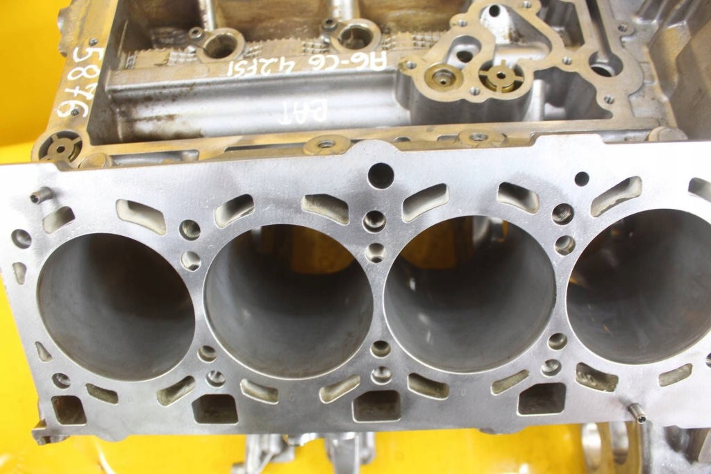 Блок двигателя dół audi a6 c6 a4 b7 4.2 fsi bat bbk 079103021s 079103032p Оригинал