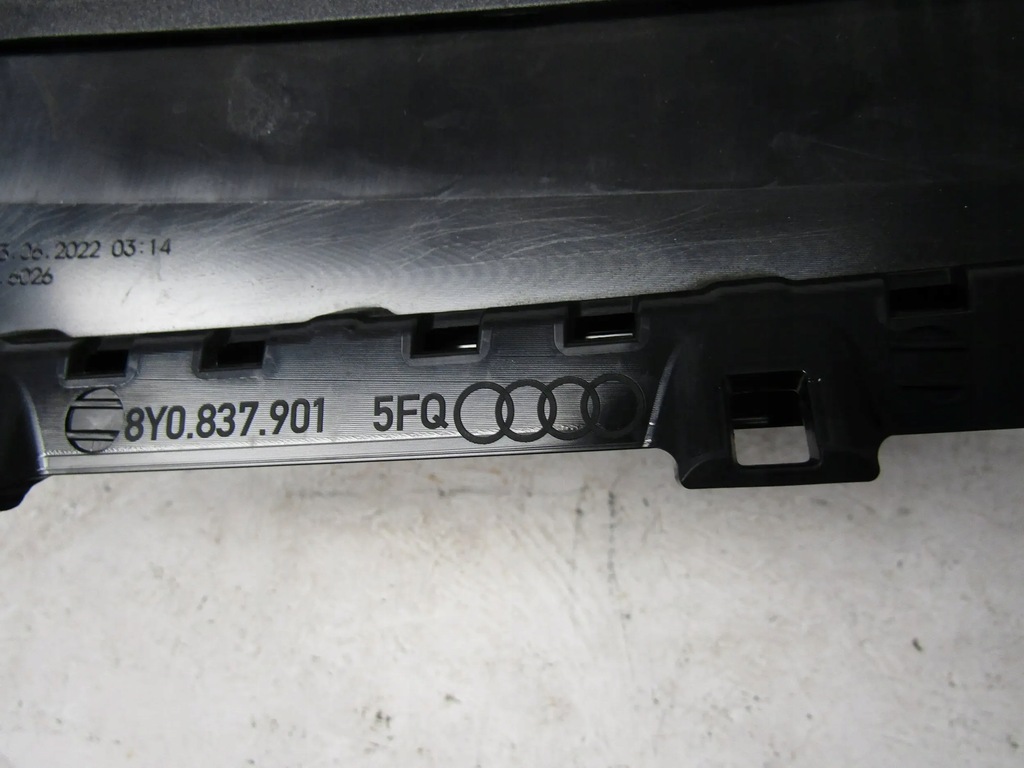 фото №11, Audi a3 8y молдинг дверь левых перед