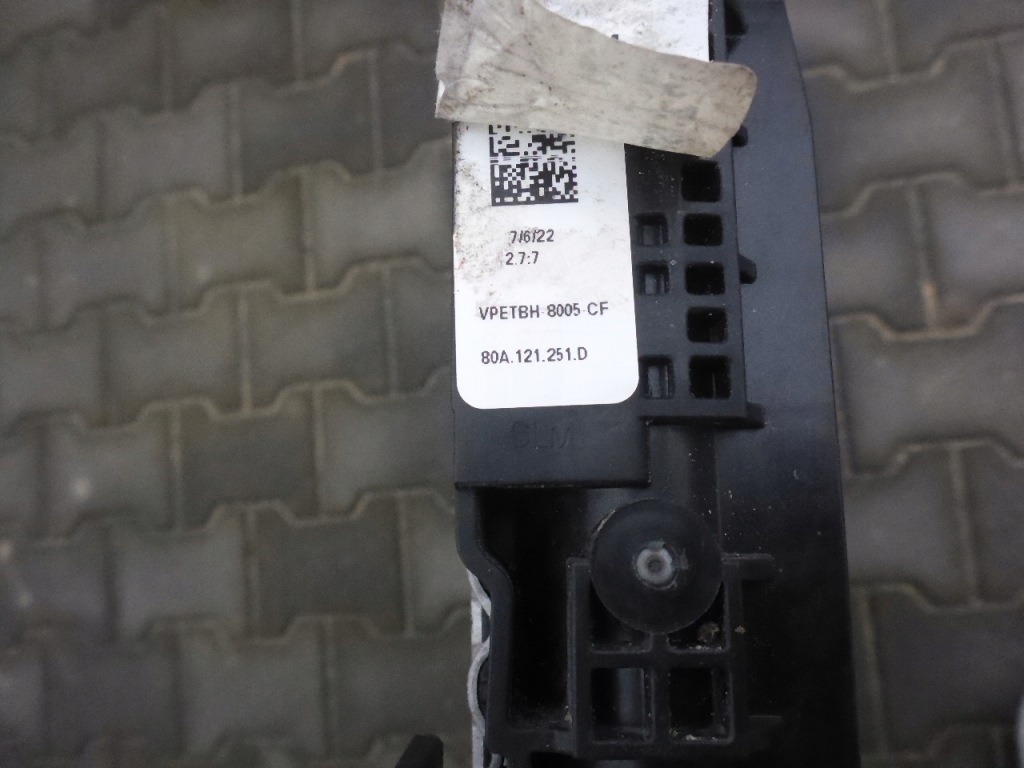 Audi радиатор воды 80a121251d оригинал повреждённая Оригинал