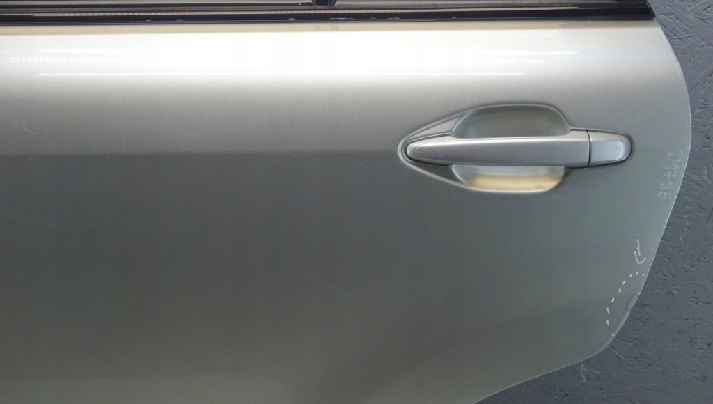 Lexus rx 2 2 дверь левое  задняя 1c0 d1795 Оригинал