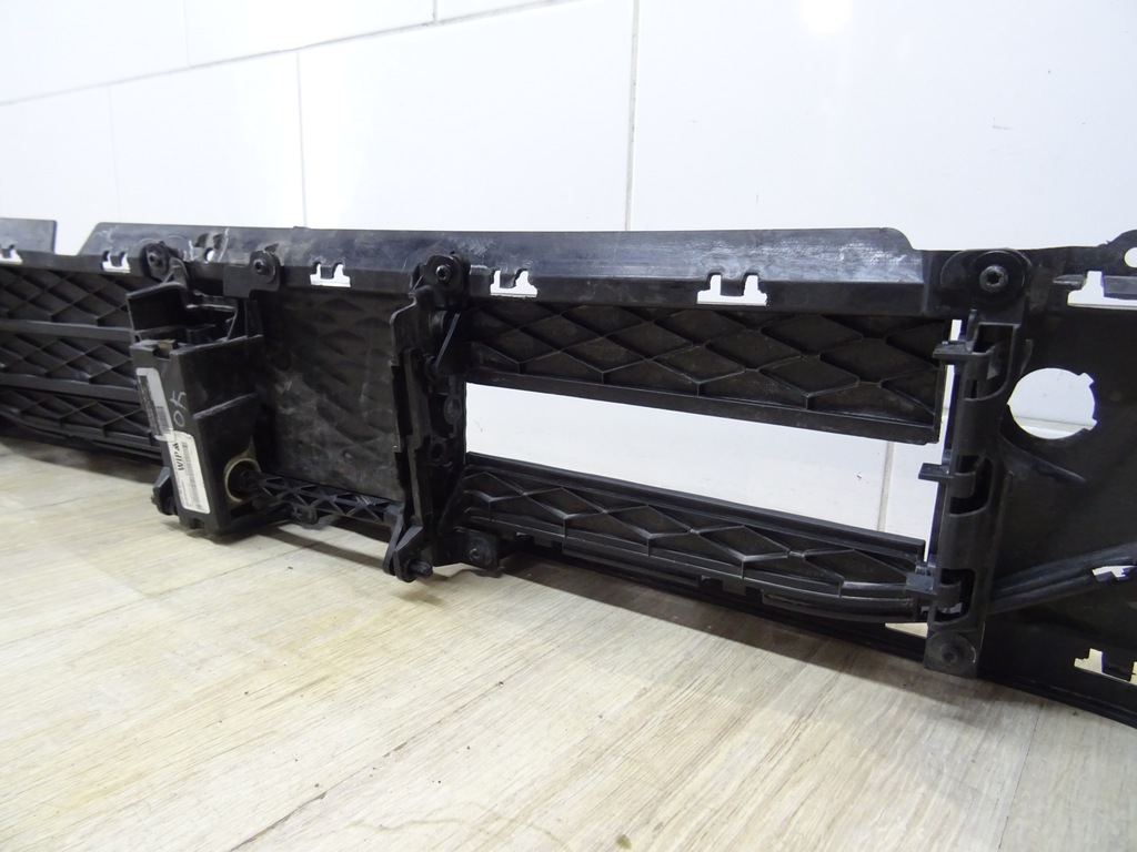 фото №9, Ford mustang mach-e - решітка середня бампера lj9b-8475ad