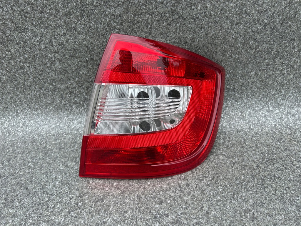 фото №1, Лампа правая задняя задняя fabia rapid 5jh945096