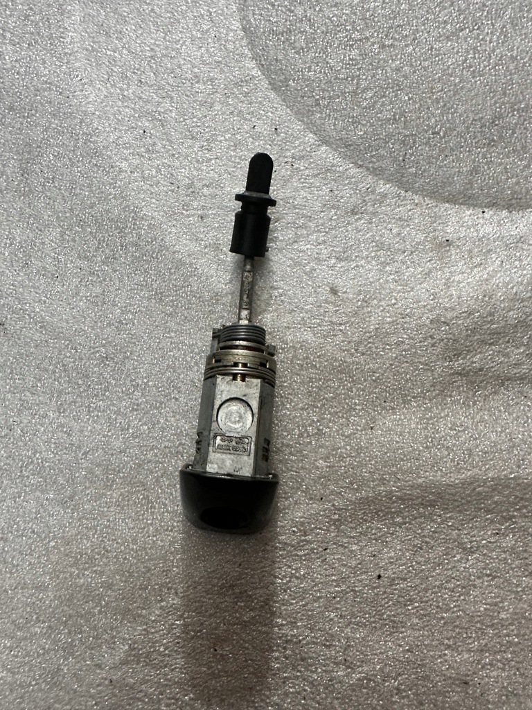 фото №1, S4 b8 lift a4 вкладка ключа двері замок 8t1837167....