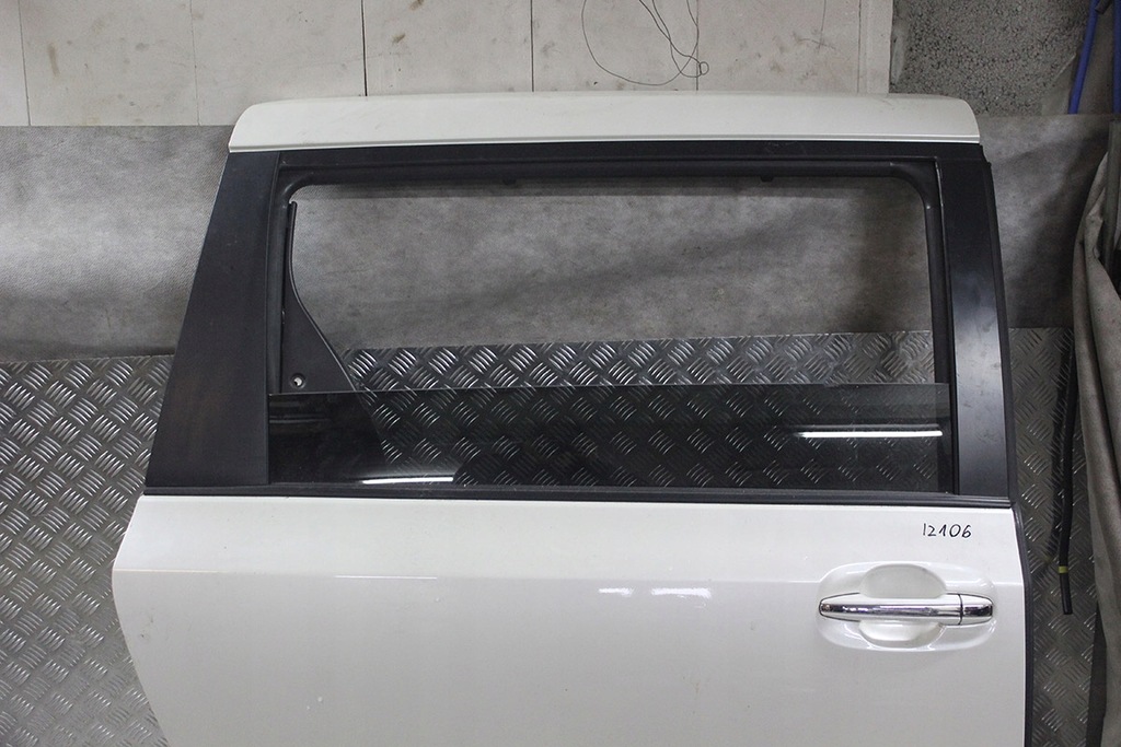 фото №6, Toyota sienna 2011-19 дверь правое задние сдвижные