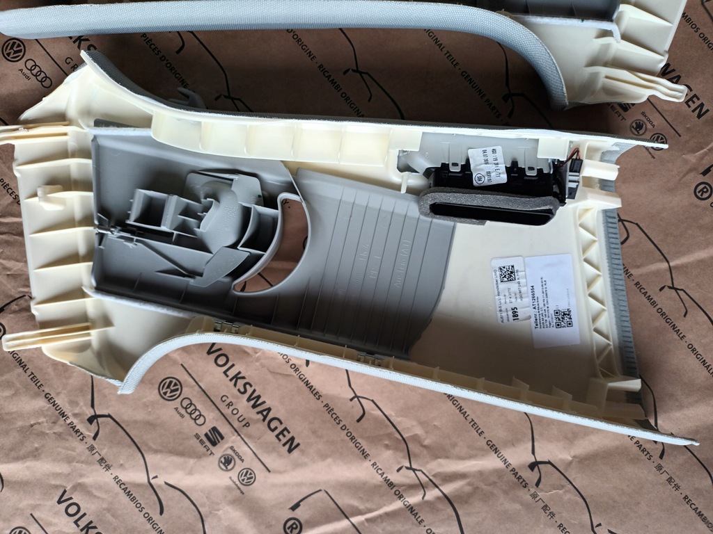 фото №12, Audi a6 c7 4g lift защита стойка правая левая 4g0867243a hf6 4g0867244a hf6