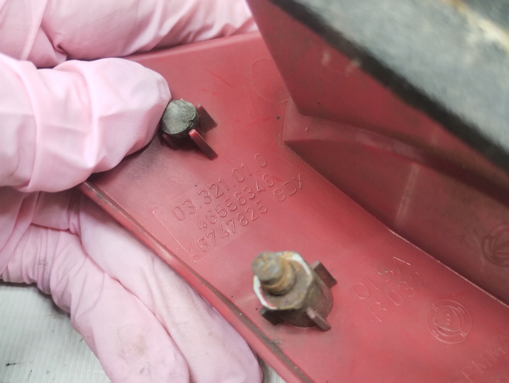 Alfa romeo 147 лампа правая крышка багажника задний  задняя в Украине