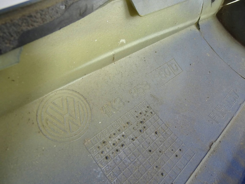 Поріг молдинг поріг права vw golf v gti r32 1k3853860d в Україні