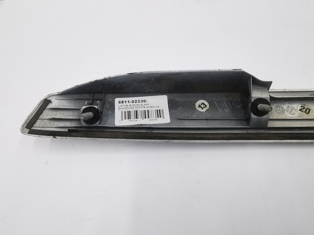 Молдинг накладка кришки багажника toyota corolla e15 / 6811-02330 в Україні