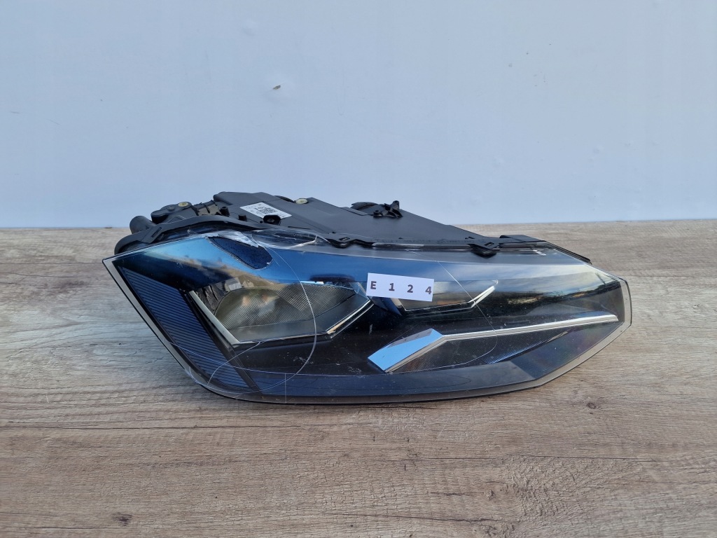 фото №1, Vw polo 2g правая лампа перед фара + колпачки