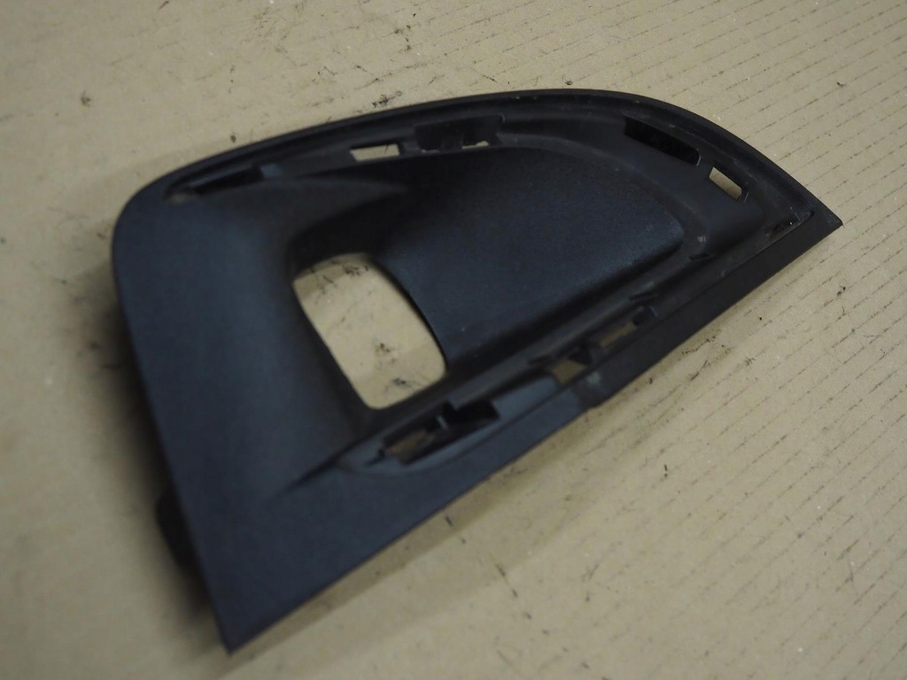 Решётка w бампер правая peugeot 3008 2 9815692777d с Разборки