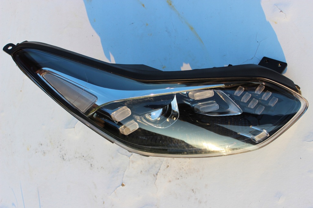 фото №1, Kia sportage iv lift 2018-2021 r - лампа права 92102f1500